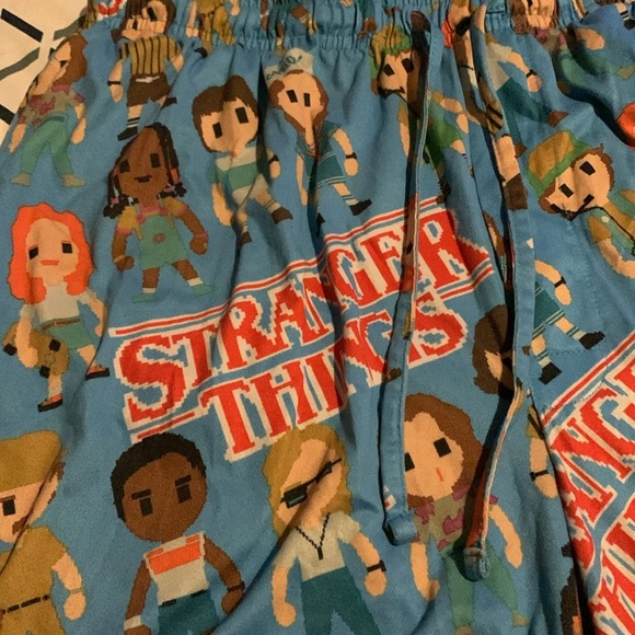 Stranger Things Medium pajama shorts, elastic waist, drawstring with pockets - Picture 3 of 9
